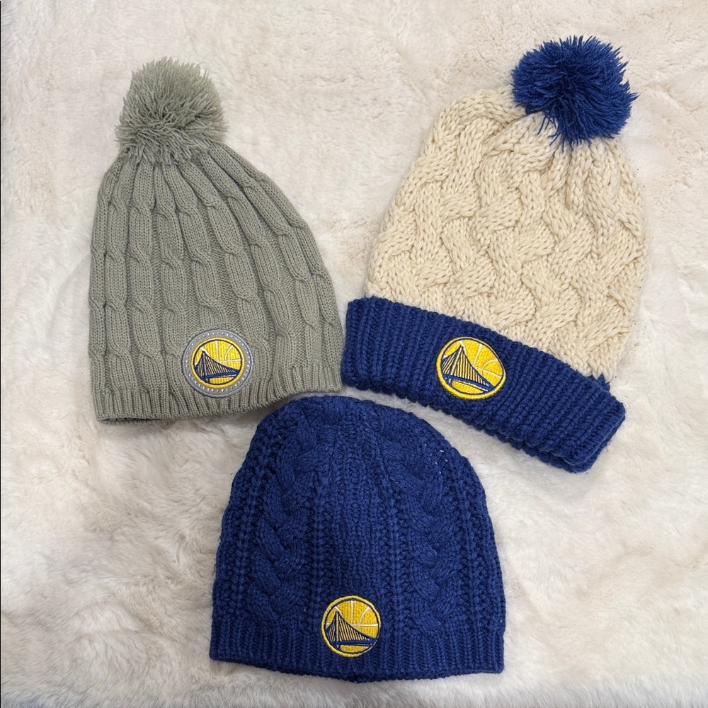 Woman Cable Knit Beanie - Navy, Cream, Gray